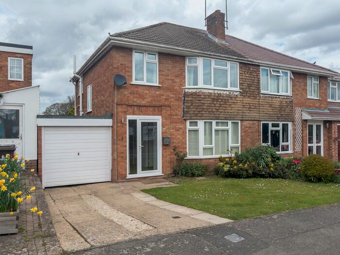 4 Bedroom Semi-Detached House To Rent In Sevenoaks Road, Earley, Reading, RG6