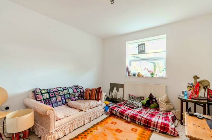 2 Bedroom Flat To Rent In Central Hill, Crystal Palace, London, SE19