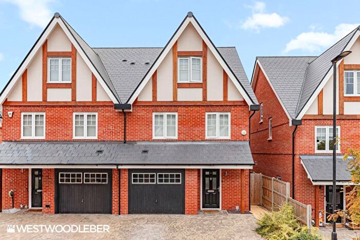 4 Bedroom Semi-Detached House For Sale In Anderson Close, Broxbourne, EN10