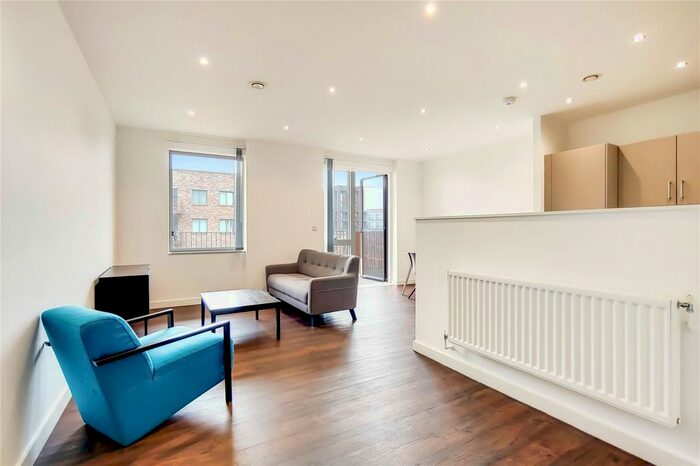 3 Bedroom Flat To Rent In Shackleton Way, London, E16