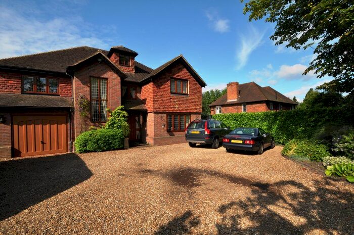 6 Bedroom Detached House To Rent In Abbotswood, Guildford, GU1