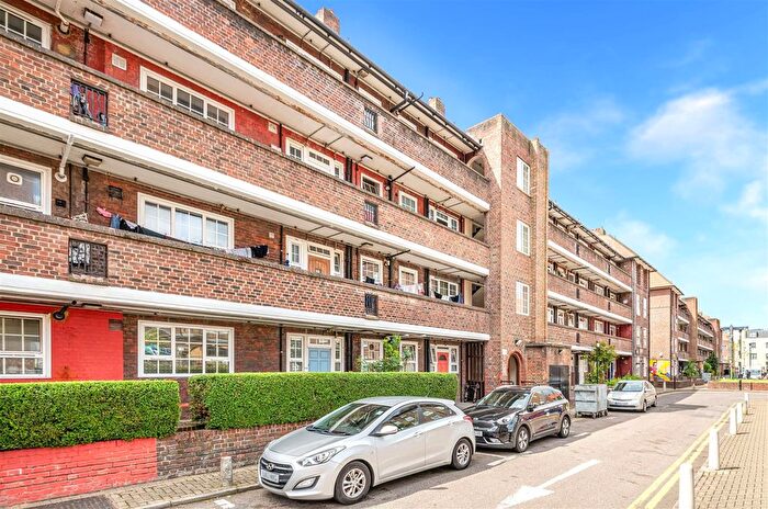 2 Bedroom Flat To Rent In Shadwell Gardens, London, E1