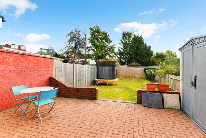 3 Bedroom Detached House For Sale In Wyre Grove, Edgware, HA8