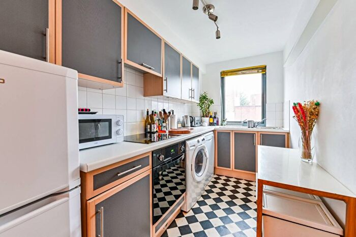 1 Bedroom Flat For Sale In Balls Pond Road, Islington, London, N1
