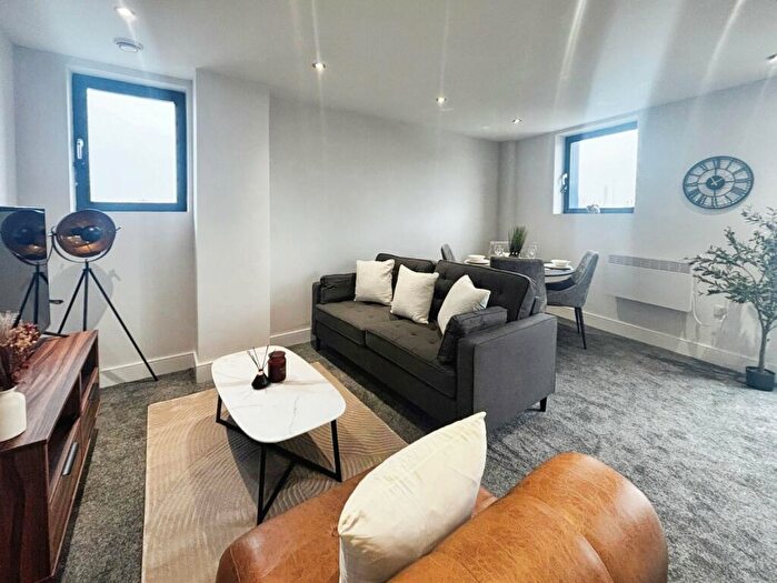 2 Bedroom Flat To Rent In Crown Point Road, Hunslet, Leeds, West Yorkshire, LS10