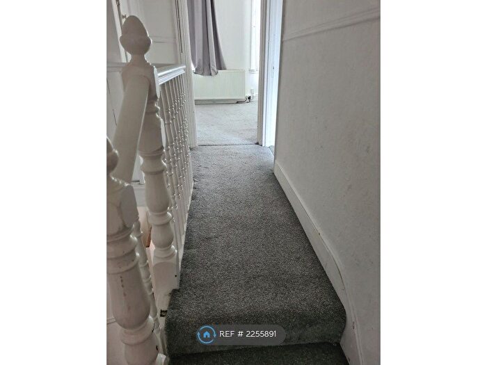 2 Bedroom Flat To Rent In Edinburgh Road, London, E17