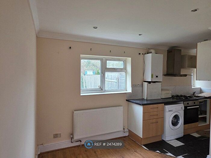 1 Bedroom Flat To Rent In Crossway, Pinner, HA5