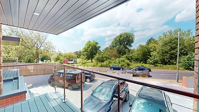 2 Bedroom Flat To Rent In Goldstone Crescent, Hove, BN3