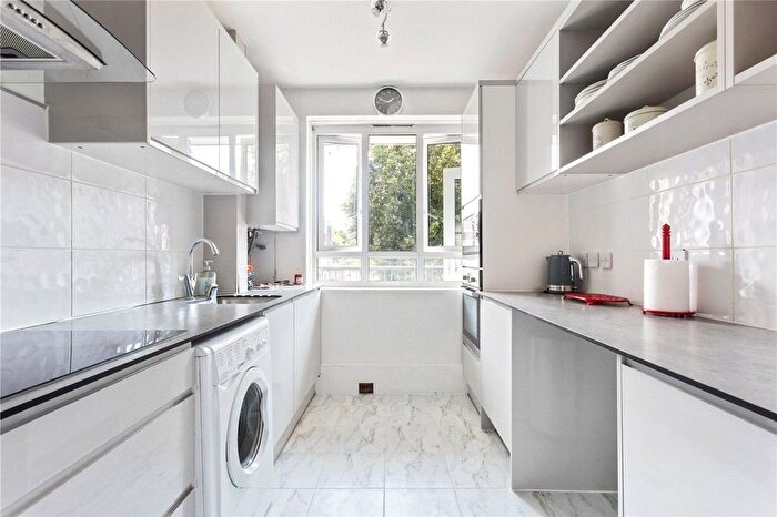 3 Bedroom Flat To Rent In Holdsworth House, Tulse Hill, London, SW2