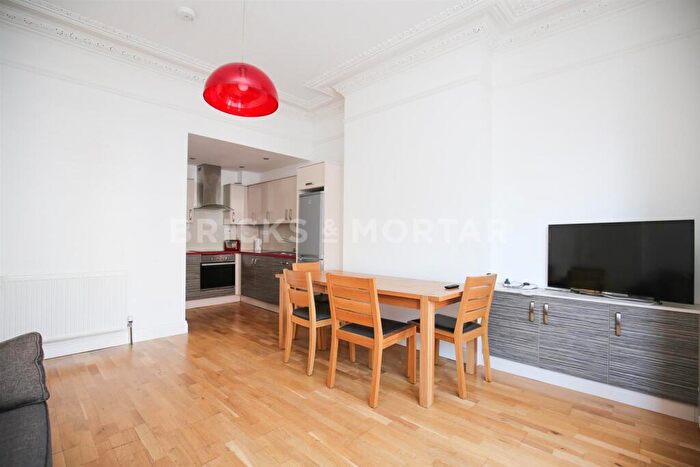 3 Bedroom Apartment To Rent In (£pppw) Heaton Road, Heaton, Newcastle Upon Tyne, NE6