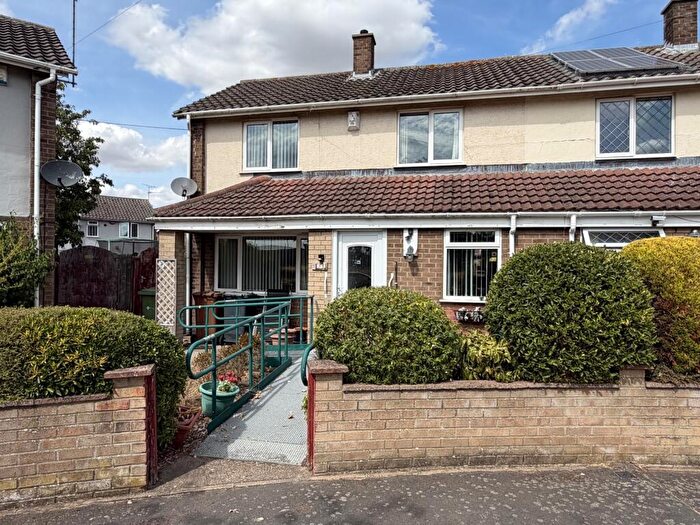 2 Bedroom End Of Terrace House For Sale In Linnett Close, Lincoln, LN6