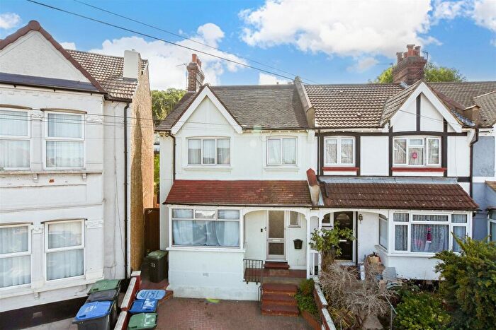 3 Bedroom End Of Terrace House For Sale In Buller Road, Thornton Heath, Surrey, CR7