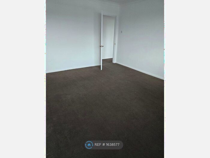 2 Bedroom Flat To Rent In Limpsfield Road, Warlingham, CR6