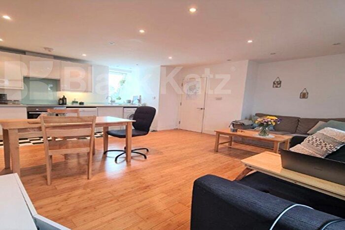 1 Bedroom Flat To Rent In Parkway, Camden, NW1