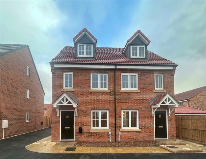 3 Bedroom Semi-Detached House To Rent In Kirkby Grove, Bircotes, Doncaster, DN11