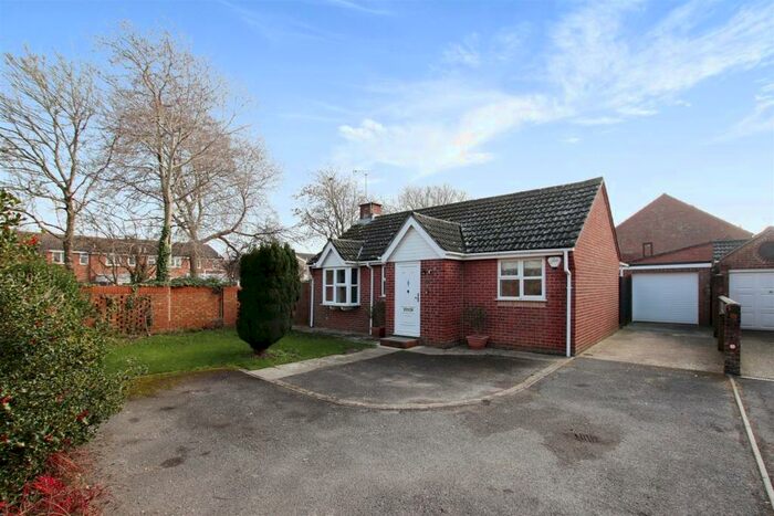 2 Bedroom Detached Bungalow To Rent In Lichfield Road, Fareham, PO14