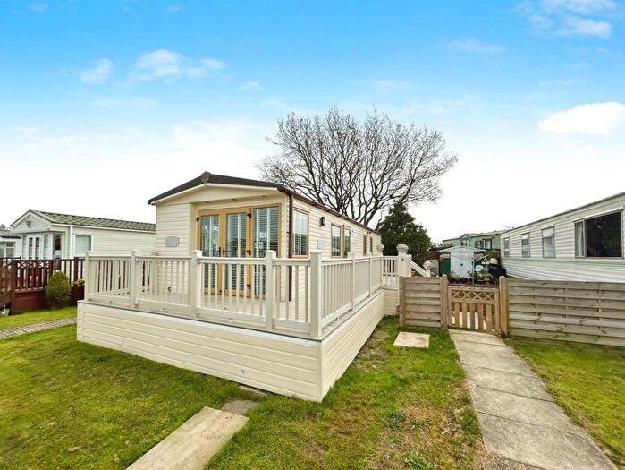 3 Bedroom Mobile/park Home For Sale In Burley Bank Road, Killinghall, Harrogate, HG3