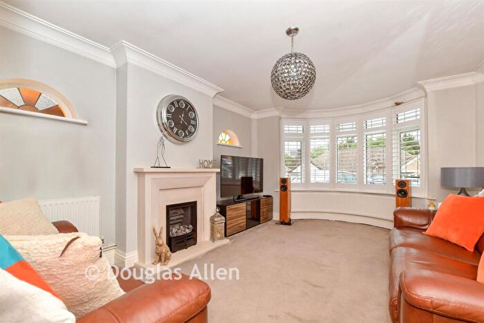 2 Bedroom Semi-Detached Bungalow For Sale In Elizabeth Drive, Wickford, Essex, SS12