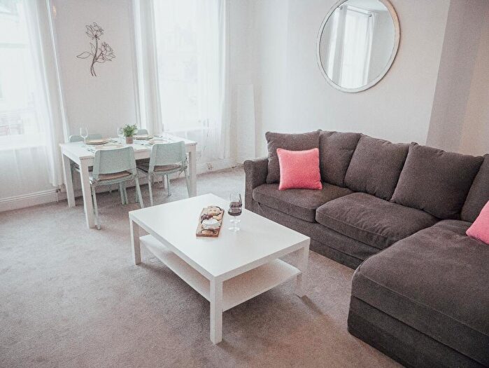 1 Bedroom Apartment To Rent In Poole Hill, Bournemouth, BH2