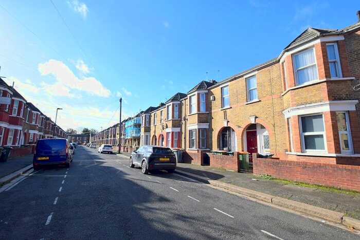 1 Bedroom Maisonette To Rent In Eve Road, Stratford, E15