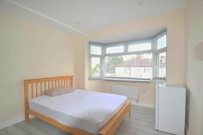 1 Bedroom Studio To Rent In Empire Road, Perivale, UB6