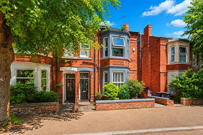 4 Bedroom Semi-Detached House For Sale In Lime Grove, Long Eaton, NG10