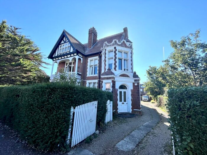 3 Bedroom Apartment To Rent In Cliff Avenue, Cromer, NR27