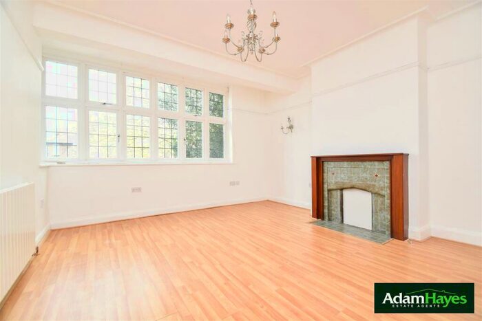 3 Bedroom Semi-Detached House To Rent In Chanctonbury Way, Woodside Park, N12