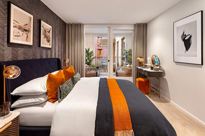 2 Bedroom Apartment For Sale In Heron Wharf, Leven Road, London, E14
