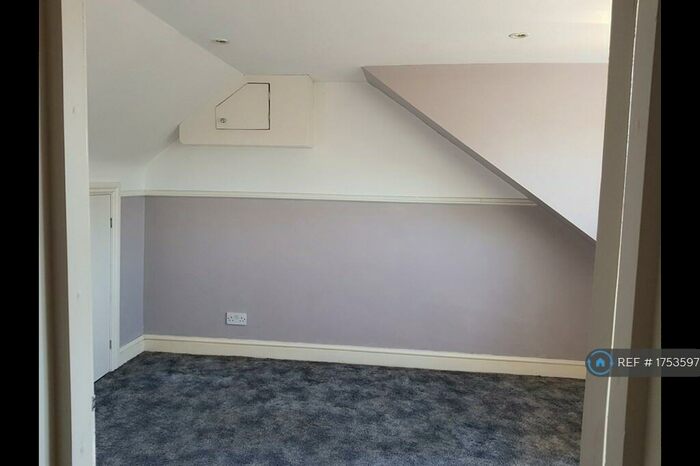 4 Bedroom Terraced House To Rent In Waremead Road, Ilford, IG2
