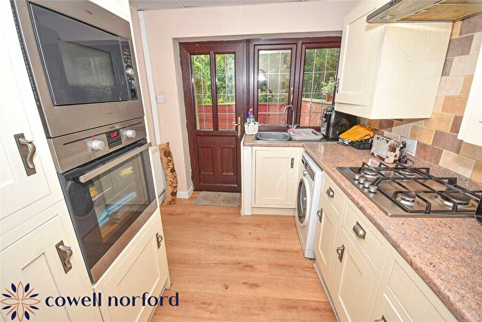3 Bedroom End Of Terrace House For Sale In Hollin Lane, Bamford, Rochdale, OL11