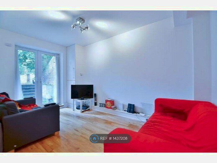 3 Bedroom Flat To Rent In Downs Road, London, E5