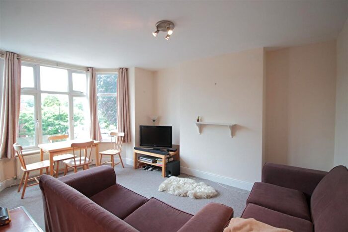 2 Bedroom Flat To Rent In Telford Avenue, Balham, SW2