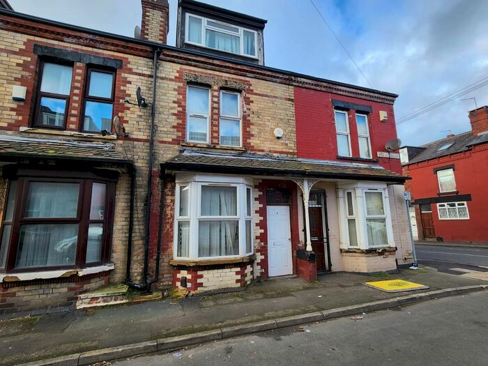 4 Bedroom Terraced House To Rent In Stanley Terrace, Leeds, LS9