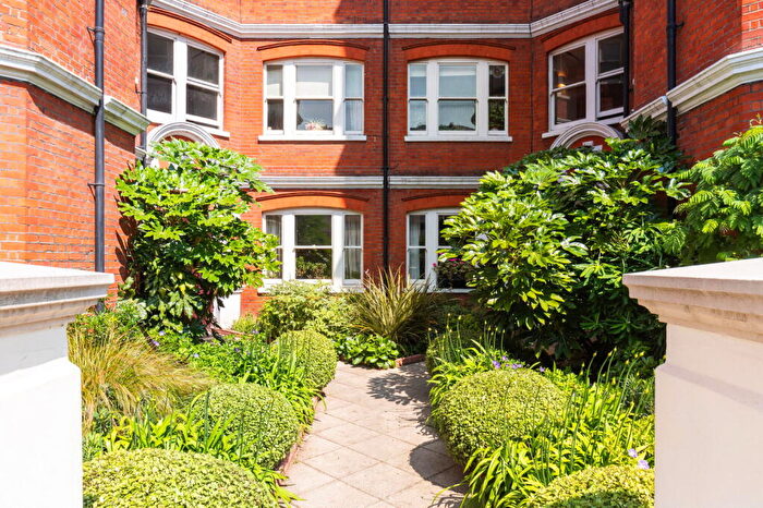 2 Bedroom Apartment For Sale In Albert Palace Mansions, Battersea Park, SW11