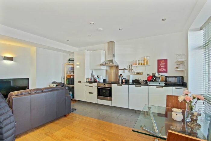 1 Bedroom Flat To Rent In The Retreat, Wandsworth, SW18