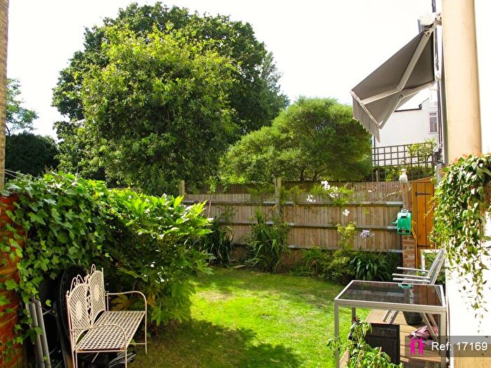 2 Bedroom Apartment To Rent In Belvedere Road, London, SE19