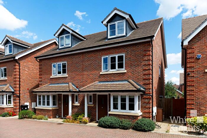 3 Bedroom Semi-Detached House For Sale In Rose Grove, Jasmine Square, Woodley, Reading, Berkshire, RG5