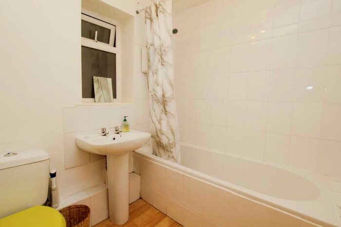 1 Bedroom Flat To Rent In Cromwell Road - St Andrews, BS6