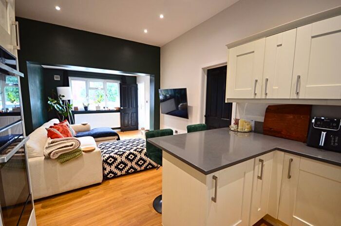 2 Bedroom Flat For Sale In Walpole Road, Bournemouth, BH1