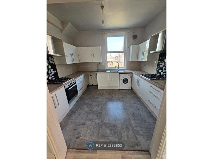 5 Bedroom End Of Terrace House To Rent In Littlemoor Lane, Doncaster, DN4
