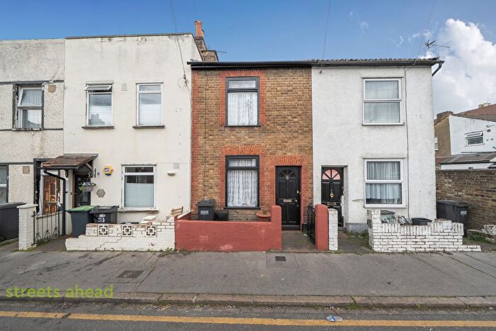 3 Bedroom Terraced House For Sale In Bourne Street, Croydon, CR0