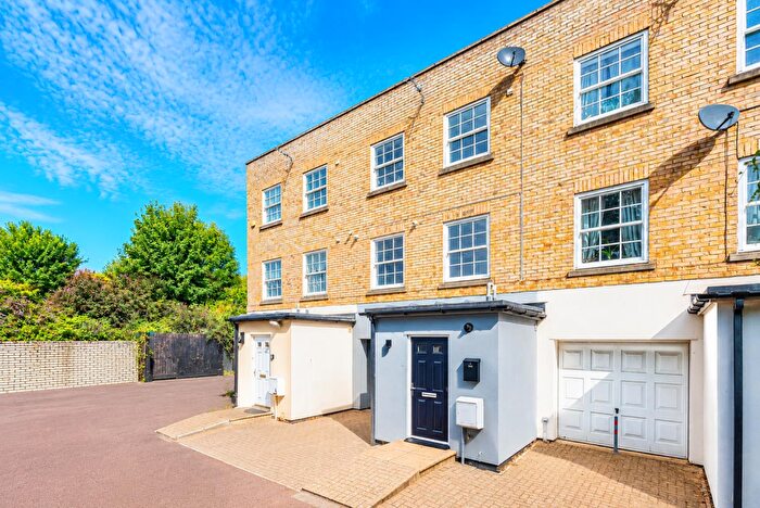 5 Bedroom Town House For Sale In Hertingfordbury Road, Hertford, SG14