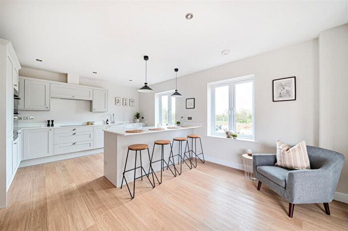 4 Bedroom Detached House For Sale In Chase Road, Lindford, Bordon, Hampshire, GU35