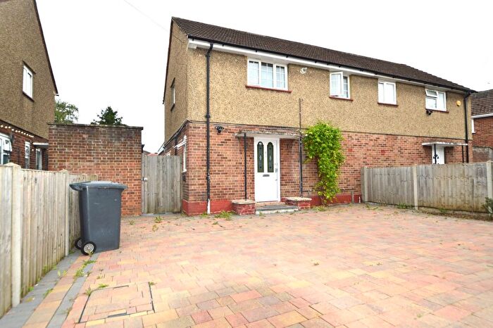 3 Bedroom Semi-Detached House To Rent In The Frithe, Slough, Berkshire, SL2