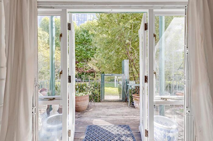 2 Bedroom Flat For Sale In Priory House, Folgate Street, London, E1