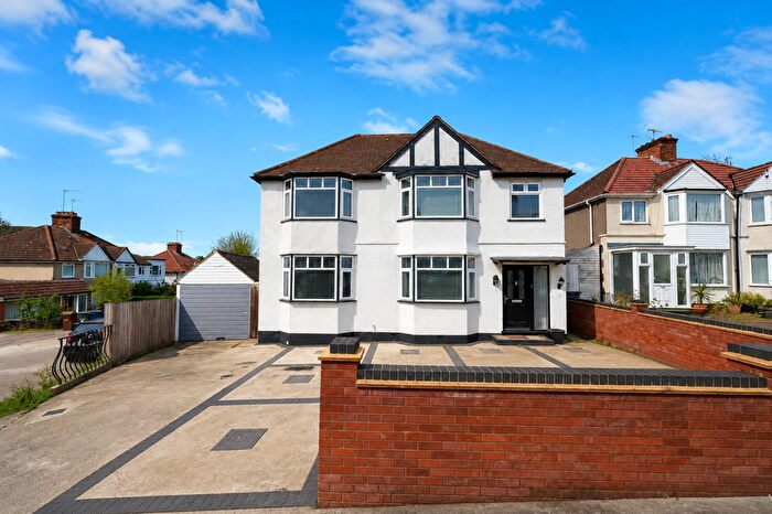 5 Bedroom Detached House For Sale In Albany Crescent, Edgware, HA8