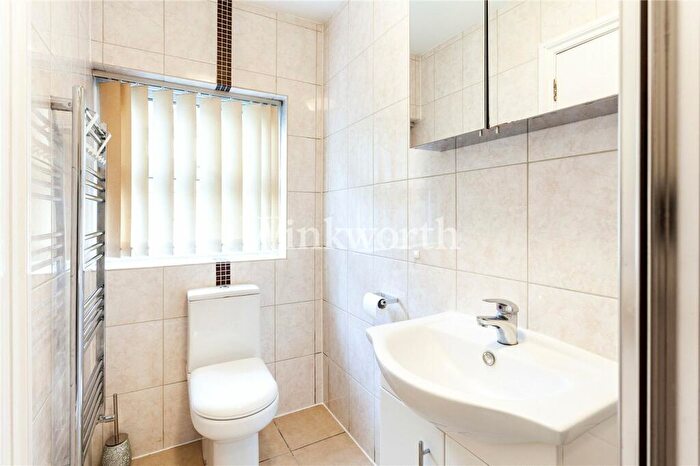 Studio To Rent In Finchley Road, London, NW11