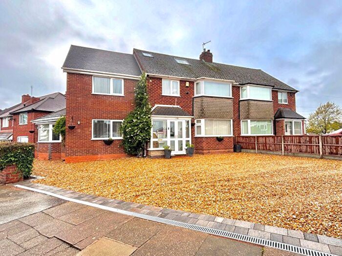 6 Bedroom Semi-Detached House For Sale In Hillingford Avenue, Great Barr, Birmingham, B43