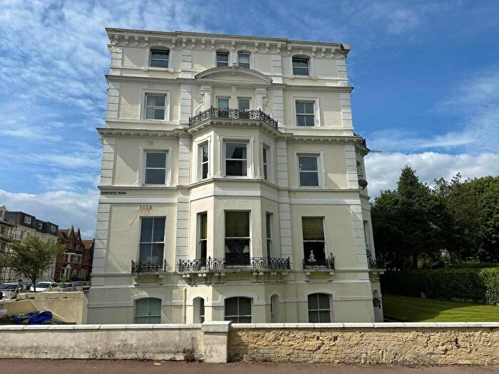 2 Bedroom Flat To Rent In Augusta Gardens, Folkestone, CT20